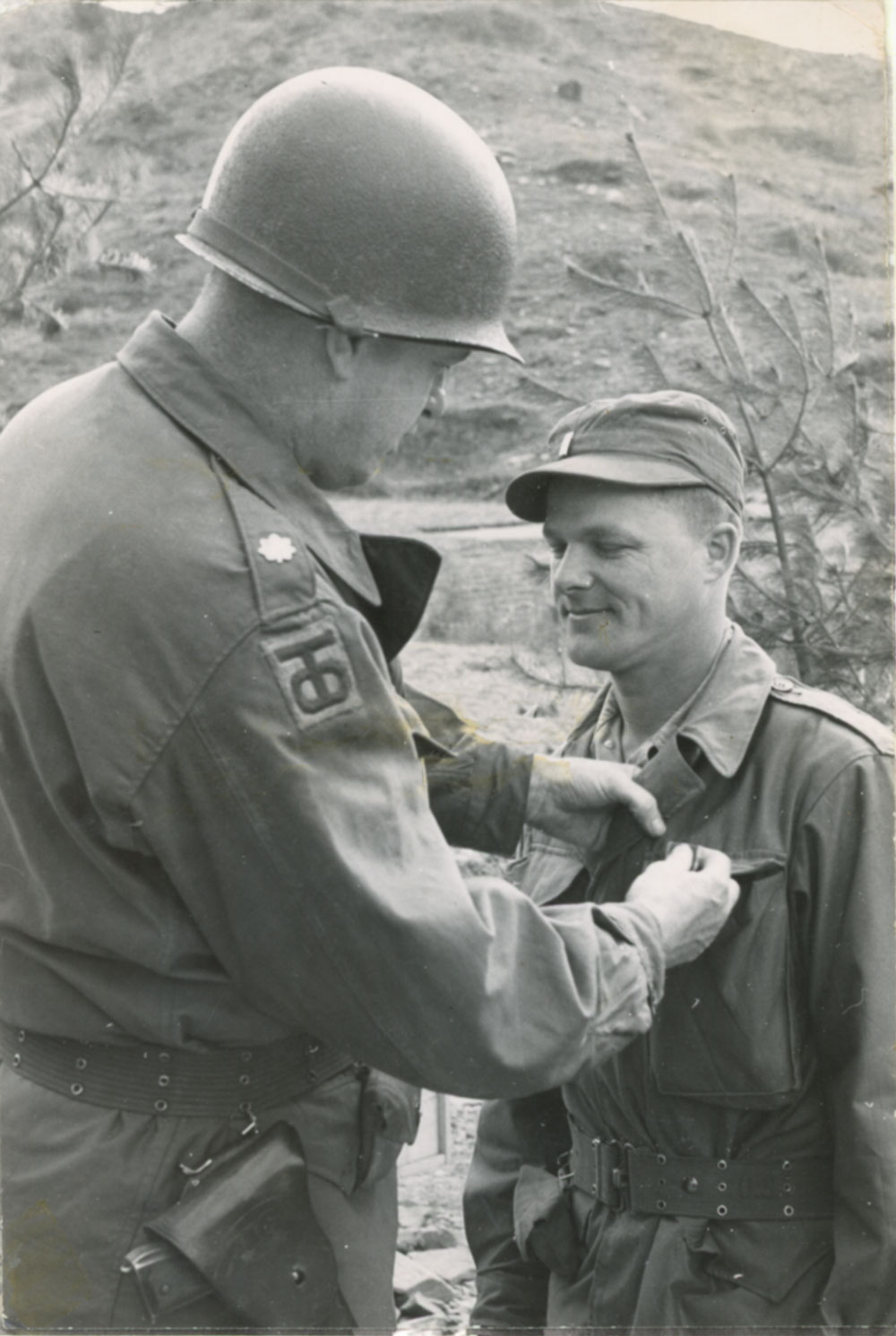 Daniel Noorlander Receiving Bronze Star