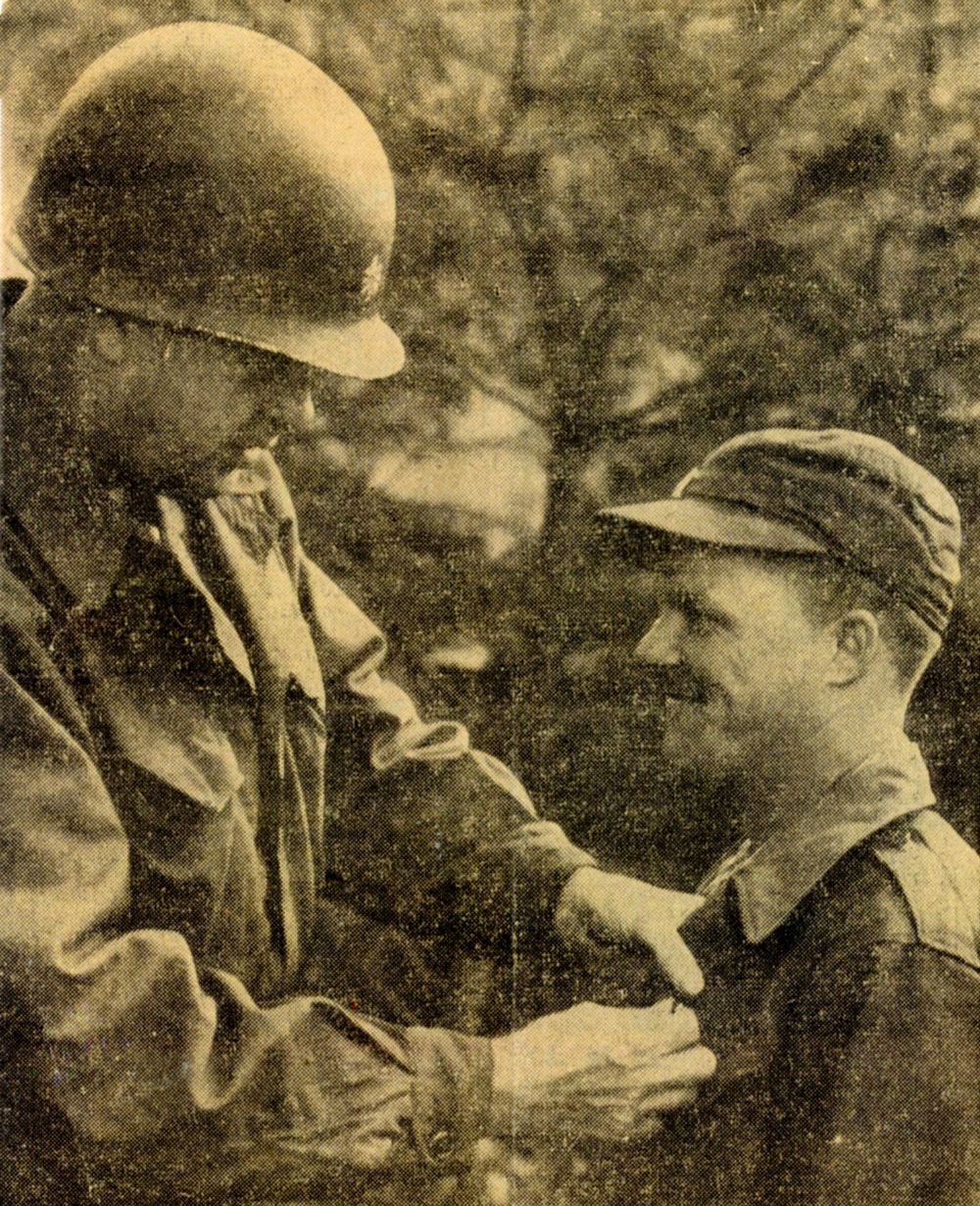 Dan Noorlander receiving Bronze Star Medal